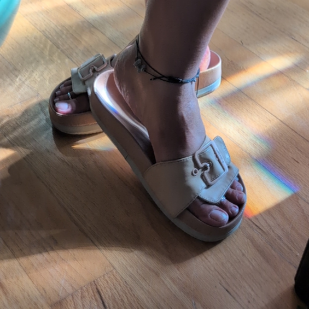Used Dr. Scholl's Cream Women's Sandals